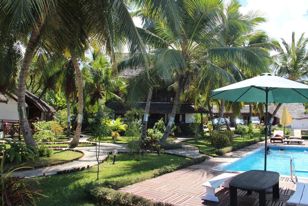 Ylang Hotel Ambondrona  Екстериор снимка