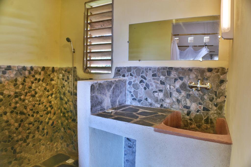 Ylang Hotel Ambondrona  Екстериор снимка